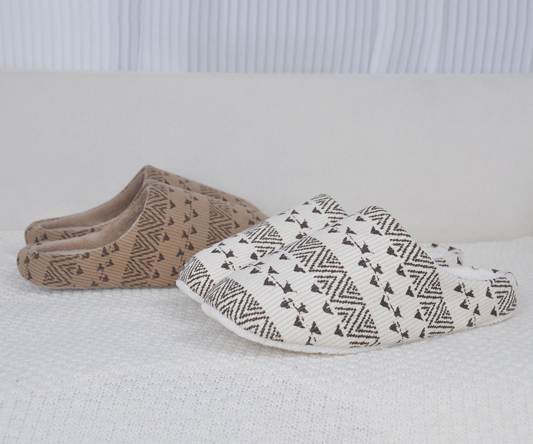 Knitted Japanese style slippers with pattern of  mountains and rivers Soft and silent bottom without damaging to the floor