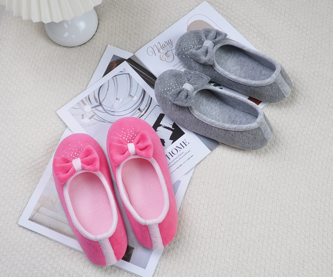 Dot diamond bow European and American home slippers Comfortable soft sole, silent and without damage to the floor